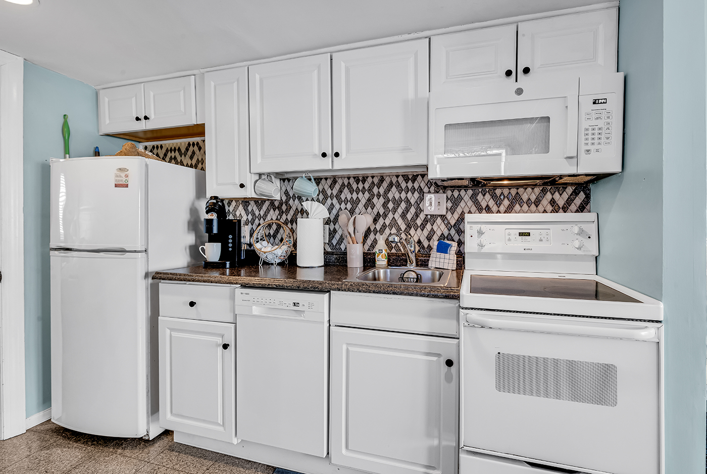 Open kitchen and dining area professionally cleaned — Brunswick County vacation rental